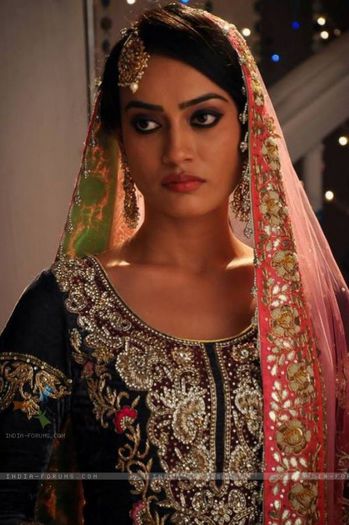 290892-surbhi-jyoti