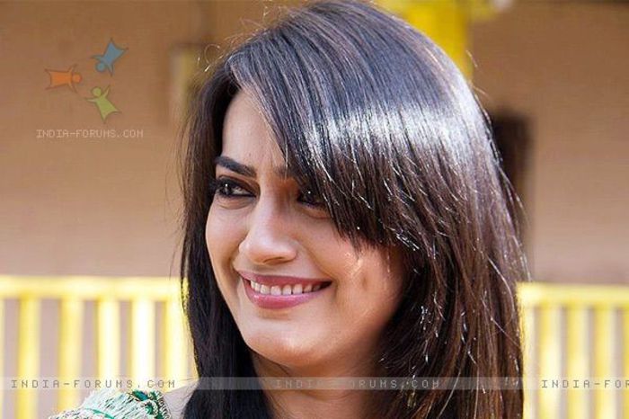 292220-surbhi-jyoti