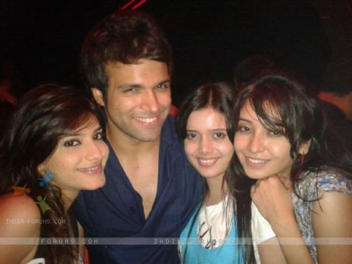 231517-asha-jia-shruti-and-rithvik - Rithvik Dhanjani