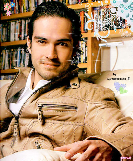 0106073159 - Poze glitter cu Alfonso Herrera