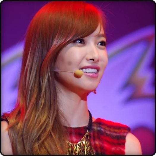 #. 10 minute trec repede. :( :o3 [se uita la ceas] MinWoo..caietul,te rog. ^^ :)).