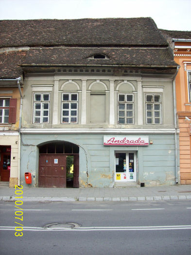 CLADIREA DIN SIGHISOARA UNDE A FUNCTIONAT MUZEU DE ETNOGRAFIE SI FOLCLOR GH. CERNEA .                - IMAGINI DE IERI SI IMAGINI DE ASTAZI