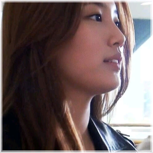 (*) ..[intra] ..Yaa.. opaa.. -_- ..Nu mai auzi? :( ..Hey. :) ^-^ - ix __ Episodul 028 __ xi