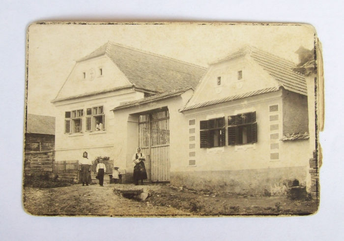 CASELE UNEI GOSPODARII DIN PALOS DE PRIN ANII'30.