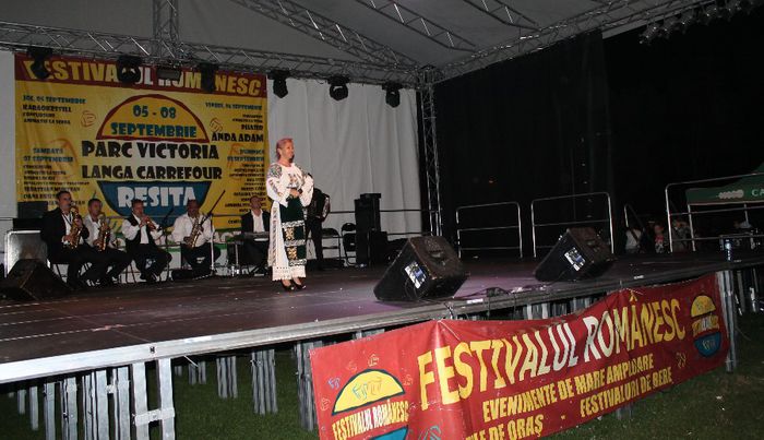 IMG_7411-001 - FESTSTIVALUL ROMANESC RESITA SEPTEMBRIE  2013