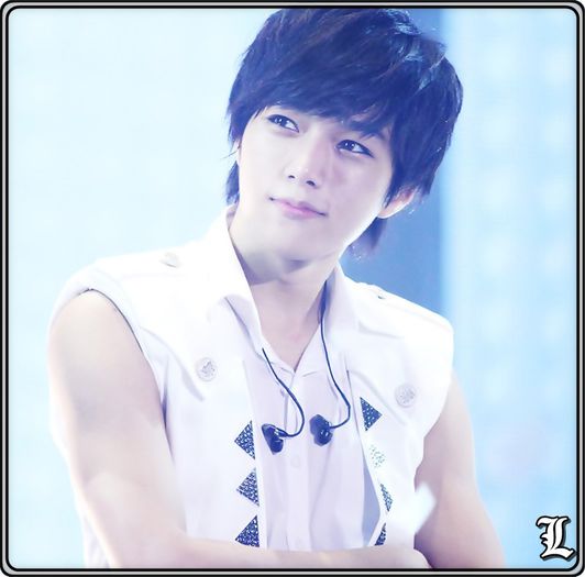 ∞ .. Uuu..a reaparut tomataa. :o3 .. ;)) .. :D ..