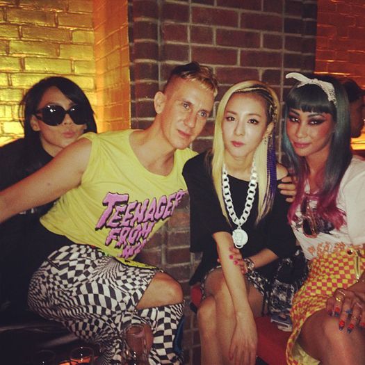 16 - 2ne1 7