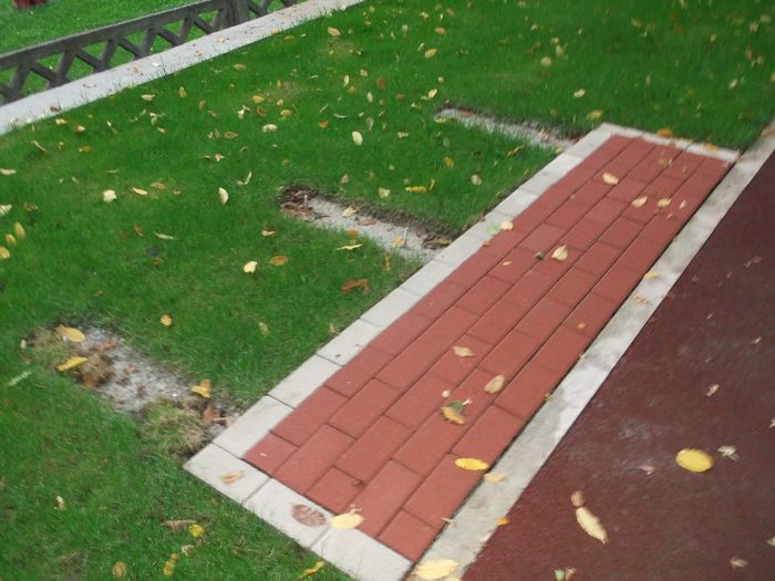 PANA LA TREI OCTOMBRIE MAI ASTEPT