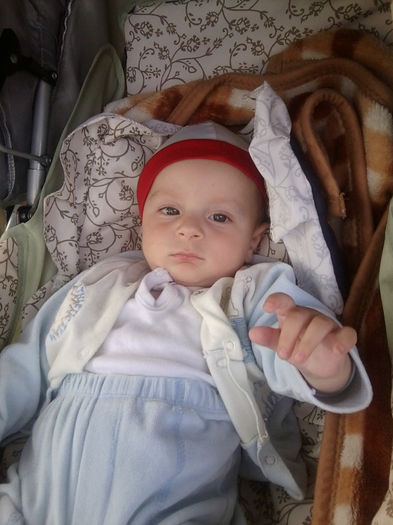 Fotografie7223 - un bebe mic -2013