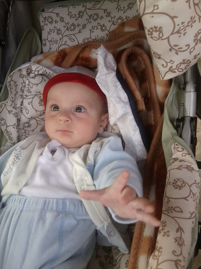 Fotografie7225 - un bebe mic -2013
