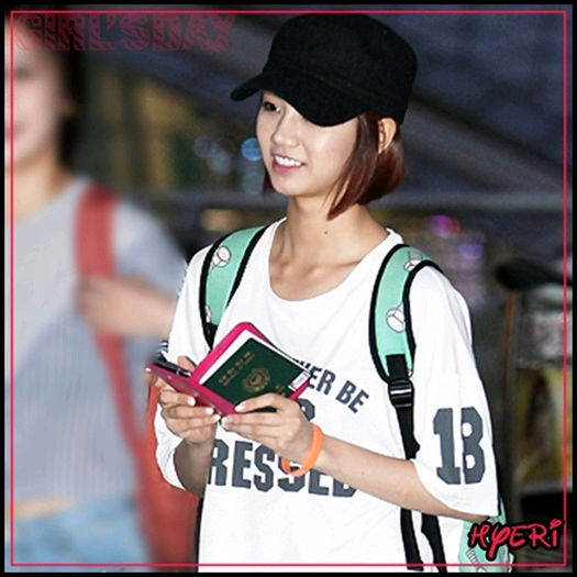 @. ..[coboara cu un carnetel si o cutie] ..Le`am gasit. :-? - ix __ Episodul 029 __ xi