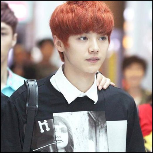 (LH) ..Ya-yaa-yaa. Ce e astaa? Nu cantam la multi ani? :( [incepe sa cantee. :">]