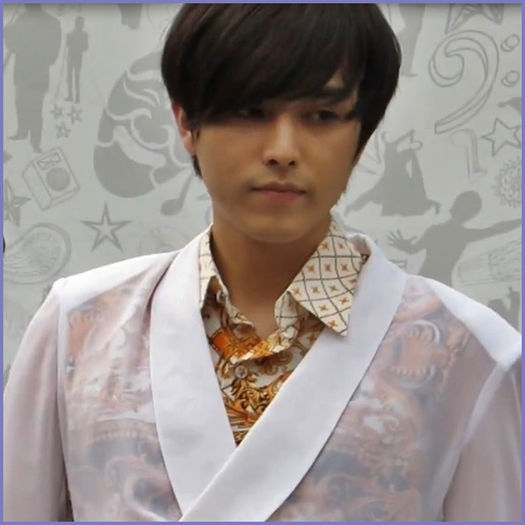 <.> Nu se vad foarte des.. are si ea probleme..iar el.. e ocupat cu SE..:-?? - ix __ Episodul 030 __ xi