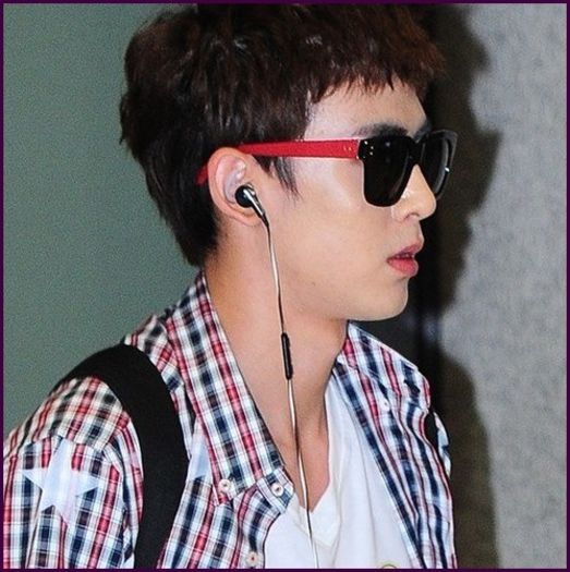 -NK. Poate data vitoare, E.Ha. ;;) Nb. (:| [o saruta] Ne vedem sus. :o3 [pleaca] - ix __ Episodul 030 __ xi