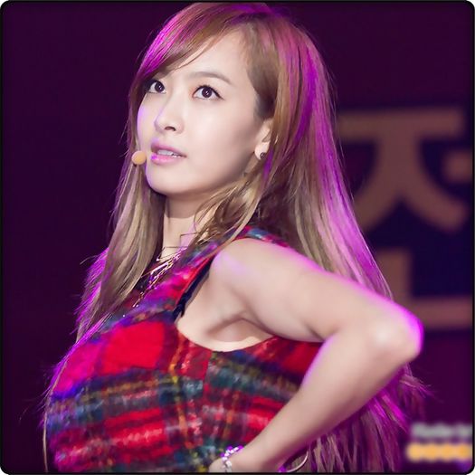 #. Ziceam eu ceva acum. :-w Mmm..insorit este Qínglǎng. :). - ix __ Episodul 030 __ xi