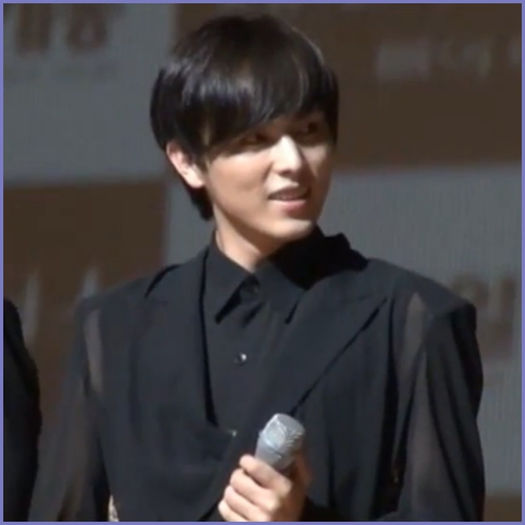 <.> Oricum nu-mi aduceai..deci nu..-_-..:)) Maine sa fii acasa..urmeaza Nana..:)) - ix __ Episodul 030 __ xi