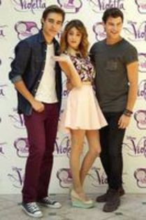 90748449_CIUJGHX3 - sedinta foto violetta