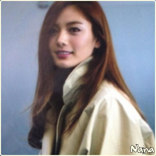 .★. Mmm..{se uita la geanta apoi la Hye} Spuneai ceva? ^^.. :)) - ix __ Episodul 030 __ xi