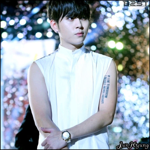 [JH] ..Nici nu stii. ;;) ..:)) ..Mm.. si scuze pentru.. baia cu frisca. :-" ..:)) - ix __ Episodul 030 __ xi