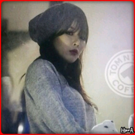 ^-^ ..Mm.. :-s ..[merge la Zico; ii da foile] ..Uite.. astea.