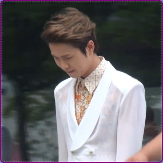 .&. |coboara| Ce-i Jung Ah? (:| .. |se uita la Nana apoi la Zico| ..Noona~ ..:-s