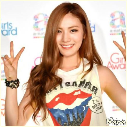 .★. Byee! ^_^ Sa mai vii :)) {se aseaza pe canapea}