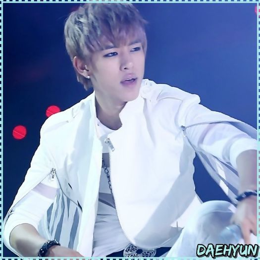 ^D^ Mhm..oppa e blond. ^^ Blond..dar nu prost. :-ss :)) Eu nu vreauu,Nana. :).