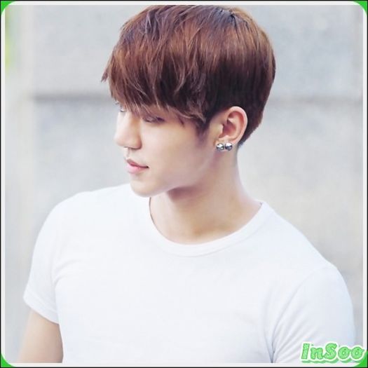 || Bomboane? Uuu. :3 (ia una) Mmm,thank youu Nana. ^^ Dae..te`a intrebat cinevaa? ;;) :-".