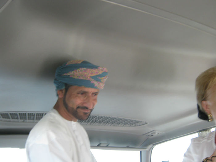 Ghidul local din Oman; Are 24 de frati, evident doar de tata
