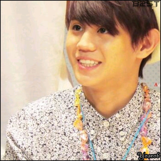 [:X] ..Nanaaa~ ..[merge la ea; hug; pwp; ii da o cutiuta] ..La multi ani. :3