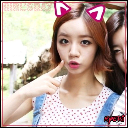 @. ..[se uita la ei] .. :)) =)) ..Buna treaba Ailee.. :-" ..[hi5 Ailee] ..:))=)) - ix __ Episodul 032 __ xi