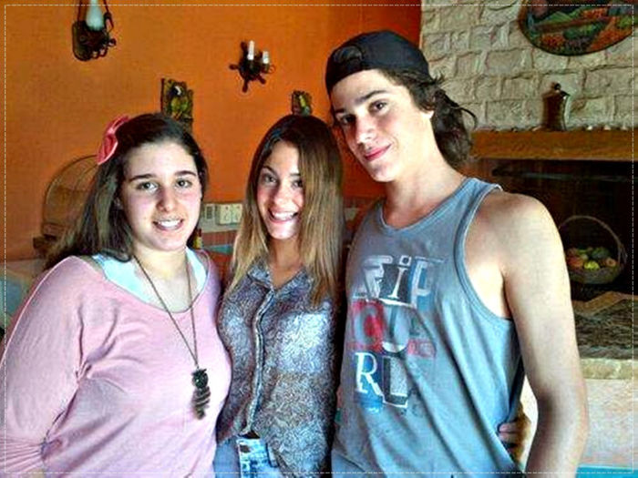 ;; Are un frate , numit Francisco Stoessel . - martina stoessel - very rare facts