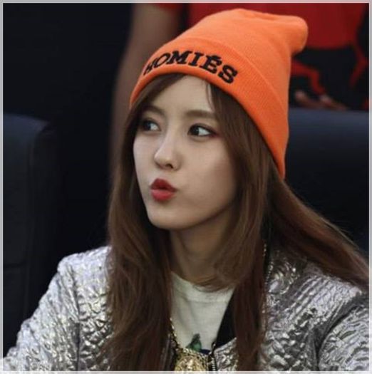 H|. Binee, nu te grabi. :) Mm, deci Luhan..trebuie sa imi platesti cevaa. :)) - ix __ Episodul 032 __ xi