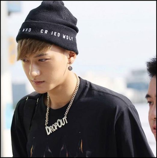 (Tao) ..[se lipeste de Nana(Uuu.:>)] Daa? :-s. - ix __ Episodul 032 __ xi