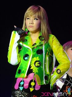 u - 2NE1 funny moments