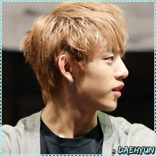 ^D^ Waee? :( [se pune pe canapea] Sa nu`mi spui ca ramai in picioare. ;;).
