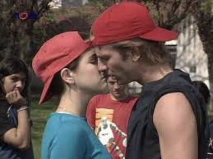 images (2) - Muneca brava