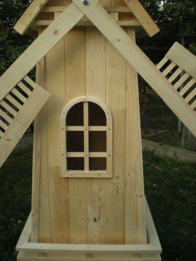 DSCN6518 - Moara vant din lemn - decoratiune pentru gradina