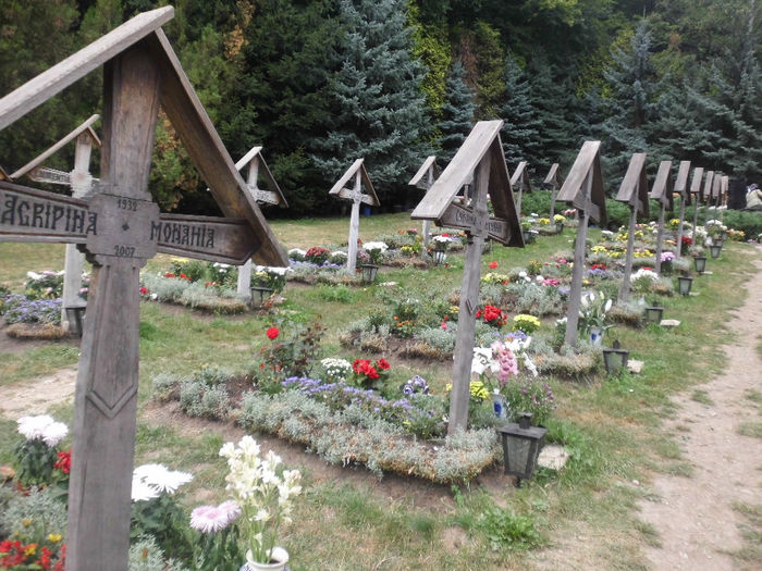 Cimitirul Manastirii Prislop - Prin Ardeal-august 2013-2014