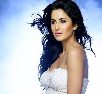 Ia lasa-ne in pace:)) filmeaza-i pe ceilalti *ii muta camera spre Maria*