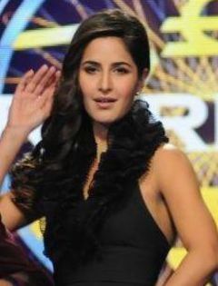 Sa mergem, it's the time to SHOP , my babe *il ia de mana pe salman si pleaca*