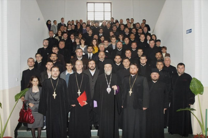 ;; Mama e profesoara de religie .