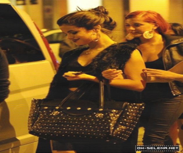 normal_013~44 - xX_Leaving a restaurant with friends in Milan