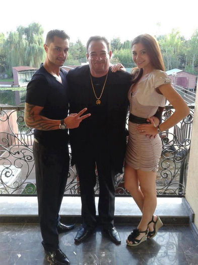 521338_315093858600135_821145839_n