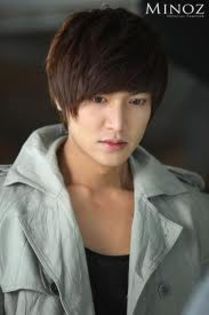 Cum ? Dc vati certat?