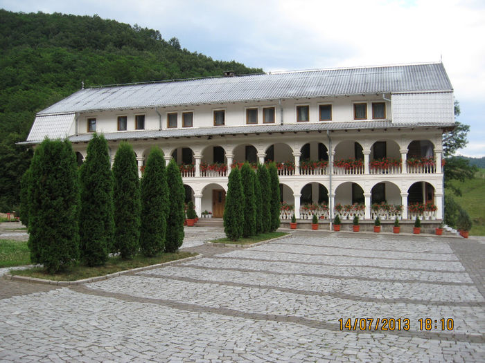 Picture 396 - 8 LOCURI INCINTATOARE