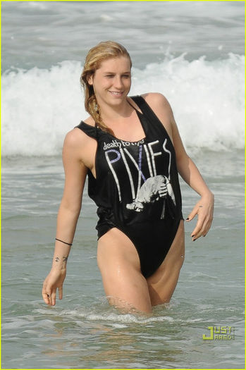 kesha-wet-t-shirt-06