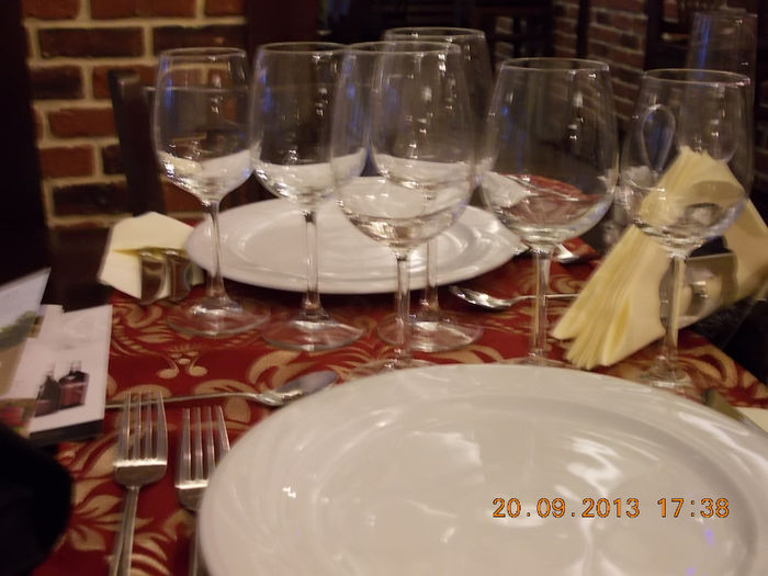 22 septembrie 2013-flori 097 - degustare de vinuri la Cribs Pub Bacau