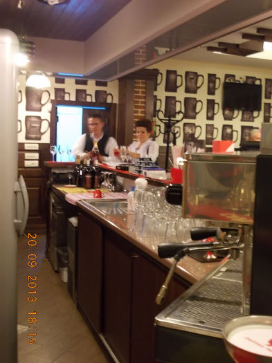 22 septembrie 2013-flori 114 - degustare de vinuri la Cribs Pub Bacau