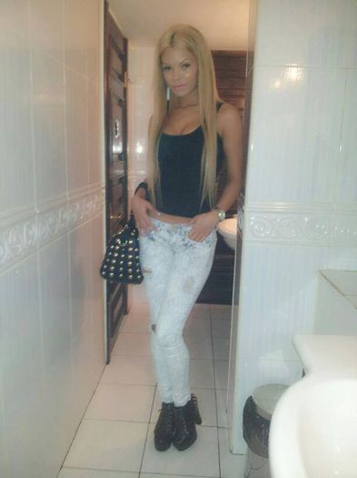 992802_219871701494505_531305588_n